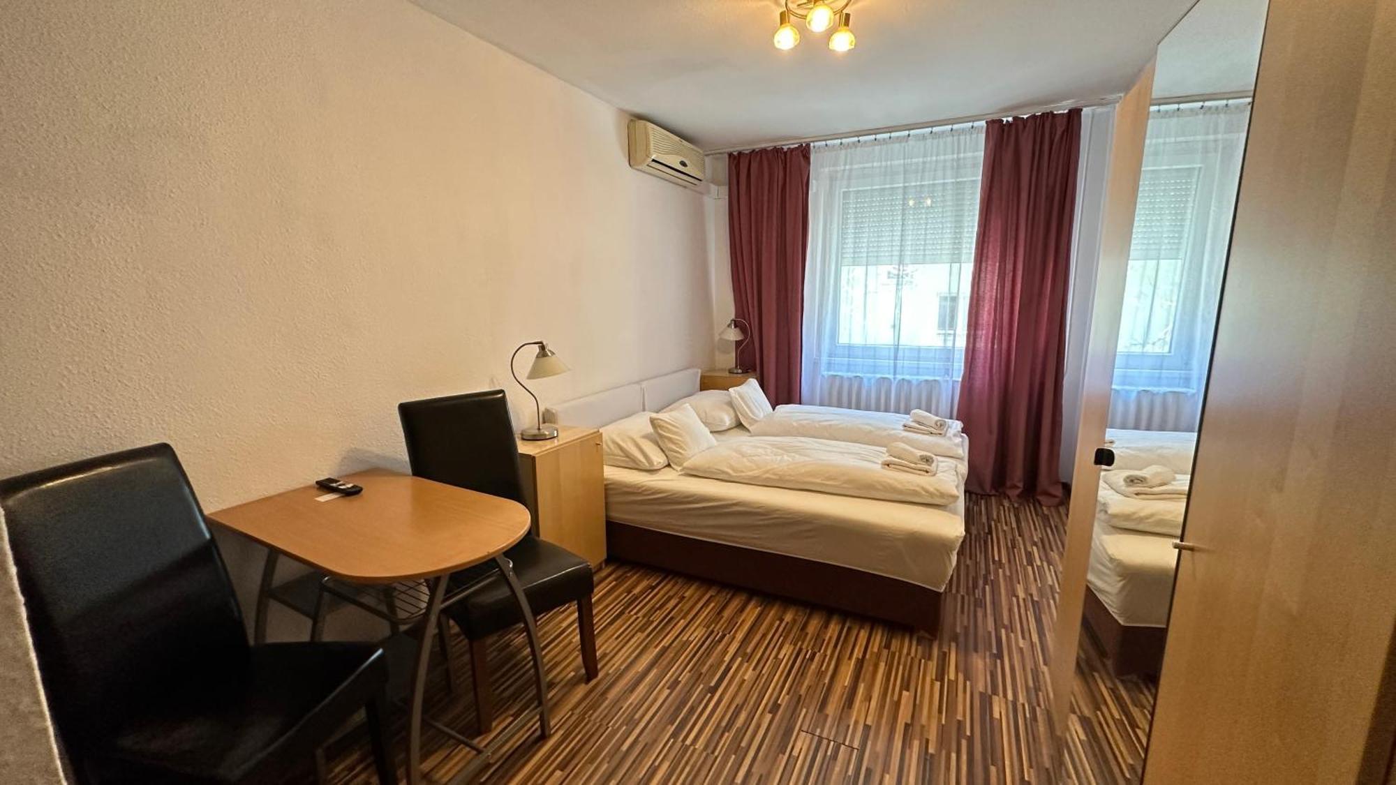 Hermina Westend Apartament *